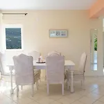 Eione-thaleia * Sivota